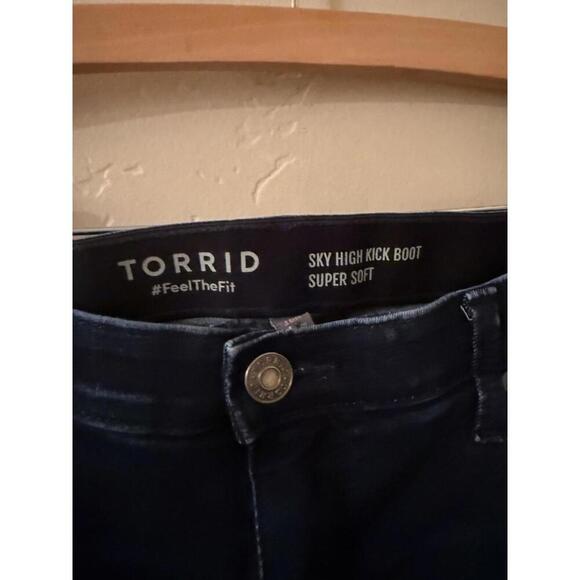 Torrid Sky High Kick Book Super Soft Dark Wash 16R - Picture 3 of 4